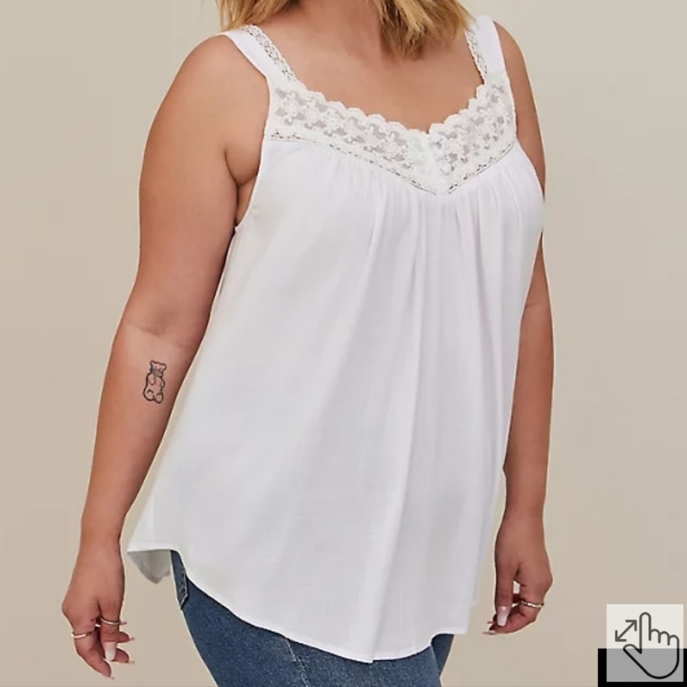 🆕️ 2X WHITE LACE INSET TANK